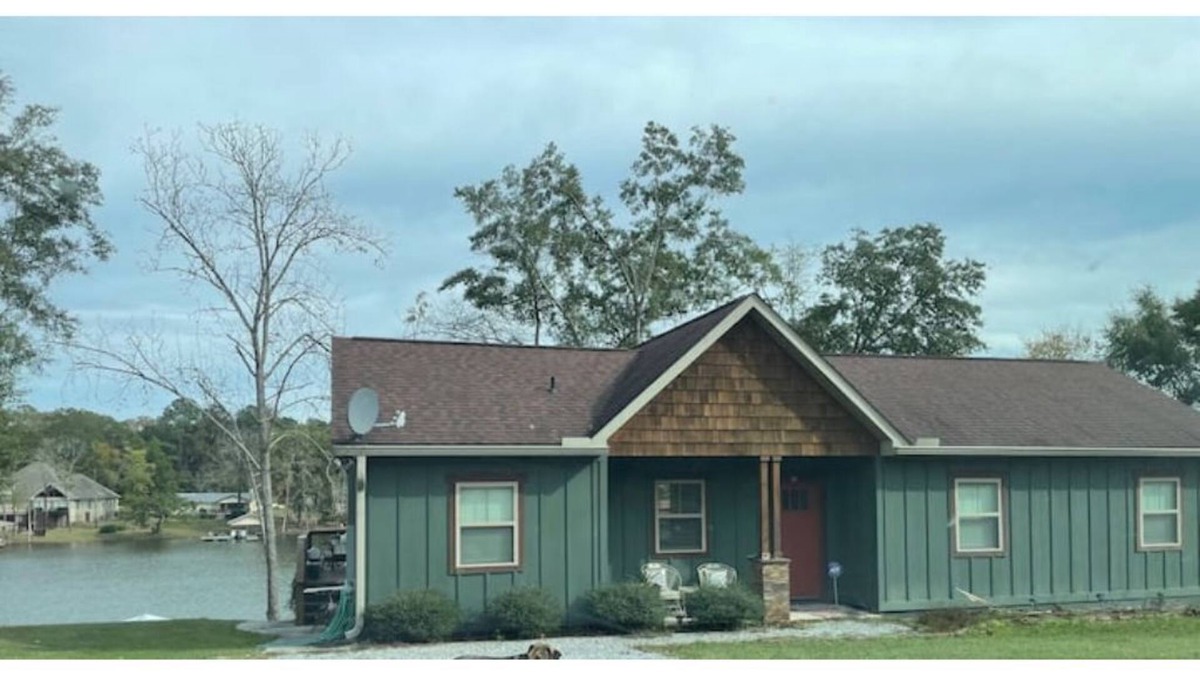 Andalusia House | Cute and Cozy Lakehouse