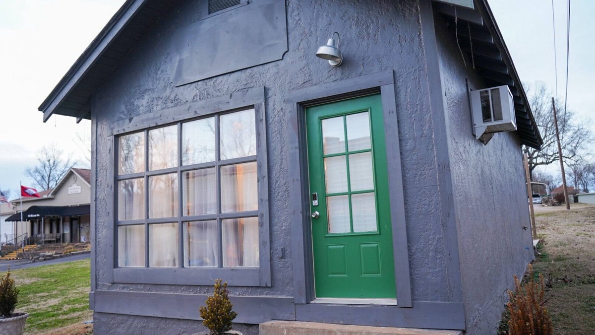 Cotter House | Cute and Cozy, pet friendly home in downtown Cotter!n