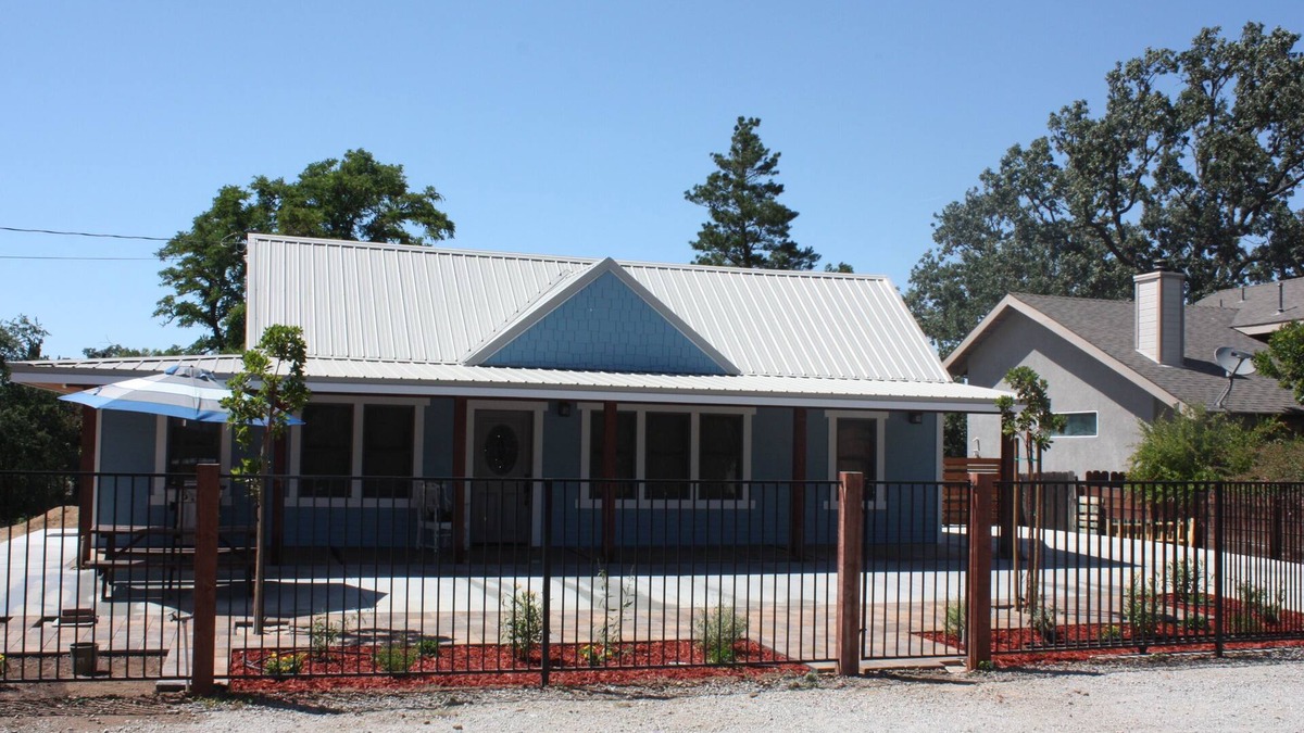 Templeton House | Cute and cozy two bedroom house in beautiful downtown Templeton California. .