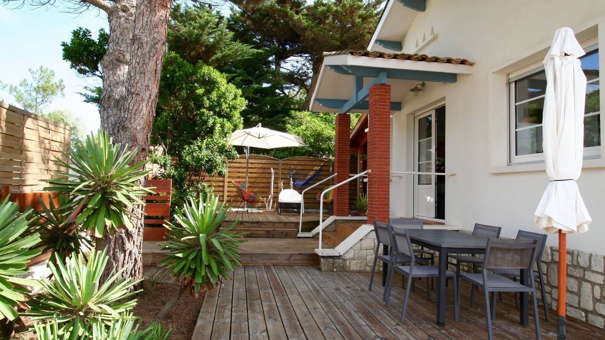 Hourtin-Plage House | Cute and nicely furnished house with garden, 300m from the ocean beach