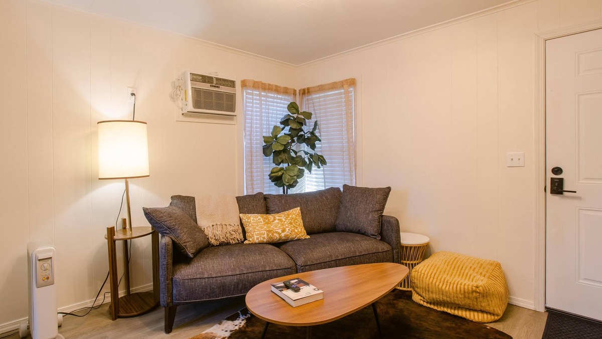 Gold Hill Apartment | Cute apartment directly on the Rogue River with River Access