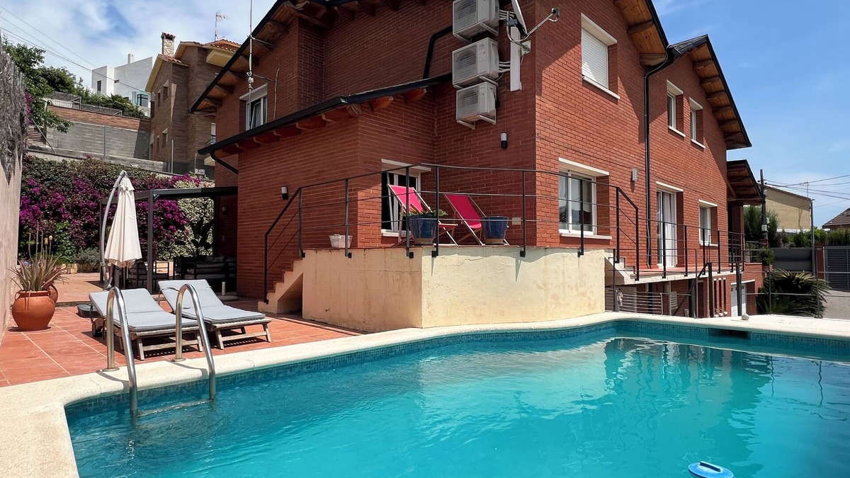 Vallirana House | Cute Apartment, garden & pool 20 km from Barcelona