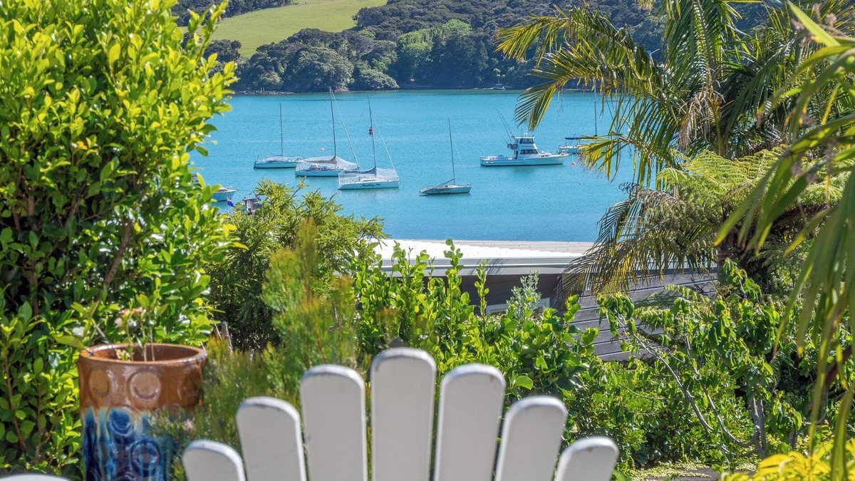 Mangonui House | Cute Bach with Stunning Views