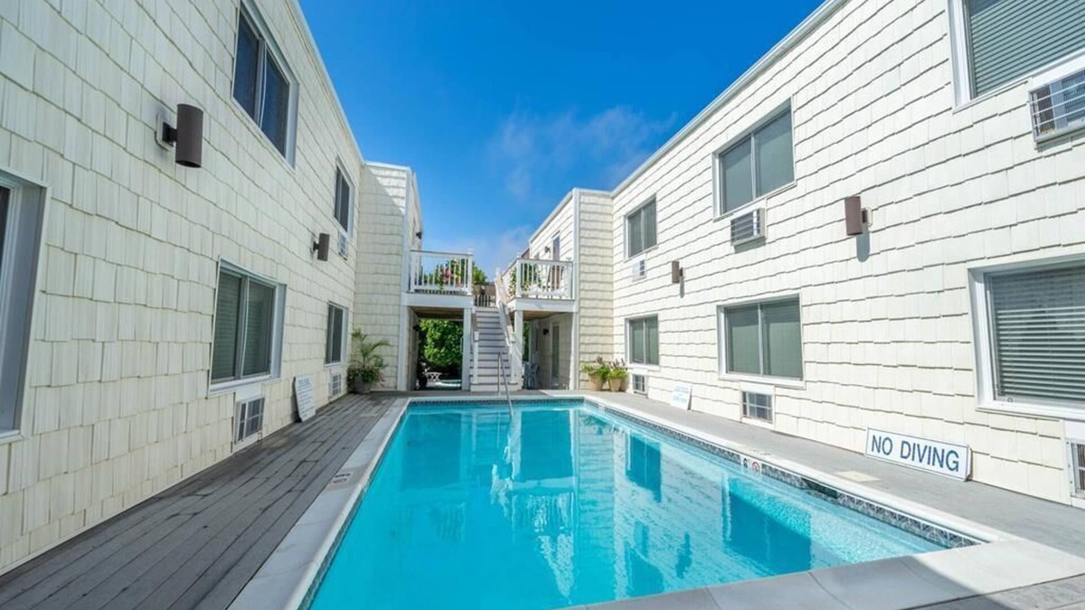 Stone Harbor Condo | Cute Beach Block Condo