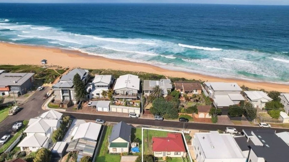 Wamberal Apartment | Cute Beach Escape 50m to Wamberal Beach