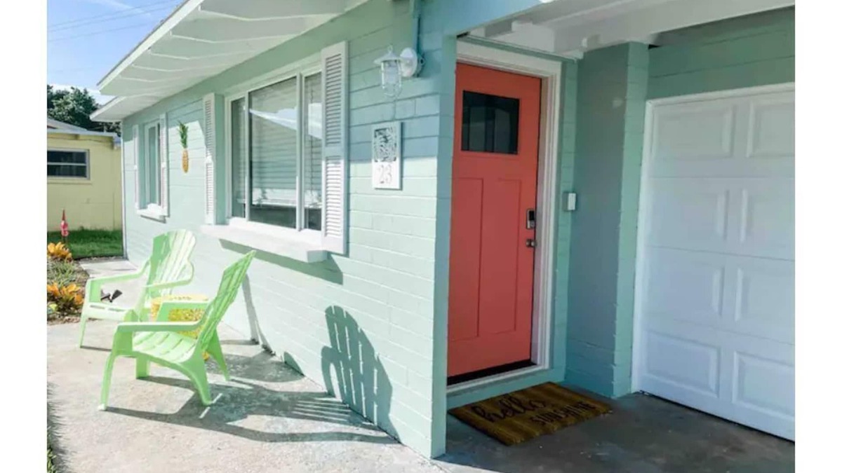 Ocean Shores House | Cute Beach House half a block from the beach 🏝
