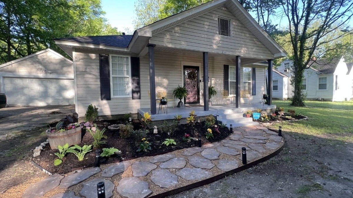 Whitehaven House | Cute bungalow located in Whitehaven near Elvis's mansion & Beale St.