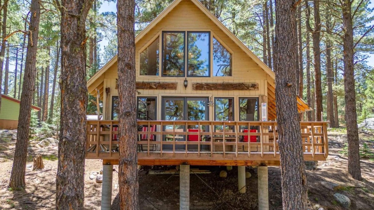 Vallecito House | Cute Cabin in the pines 3 minutes from lake a walk to the river and beautiful drive to Durango