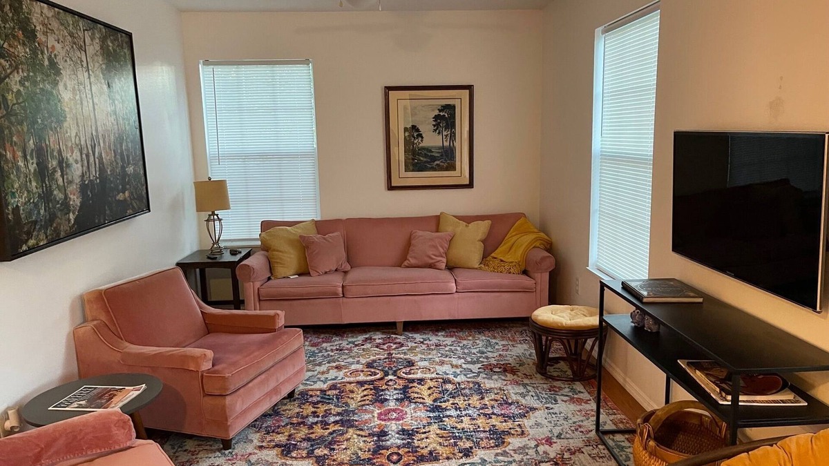 Tarpon Springs House | Cute, clean, 2B.2ba Home in Historic district -Near bayou & Craig Park.
