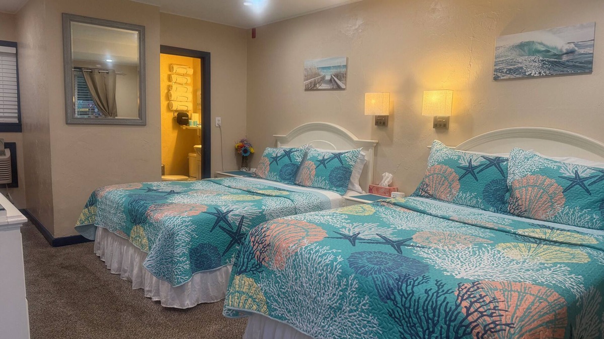 Buzzards Bay Hotel | Cute, Clean and Friendly Motel in Buzzards Bay, 2 beds, walk to Cape Cod Canal