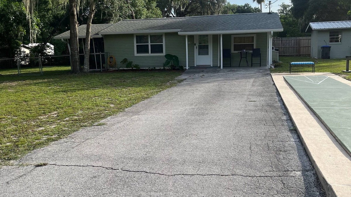 Inverness House | Cute, clean home on big private lot in Inverness FL.