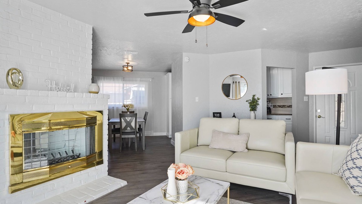 South Natomas House | cute comfy home w/relaxing lit gazebo minutes from downtown & airport