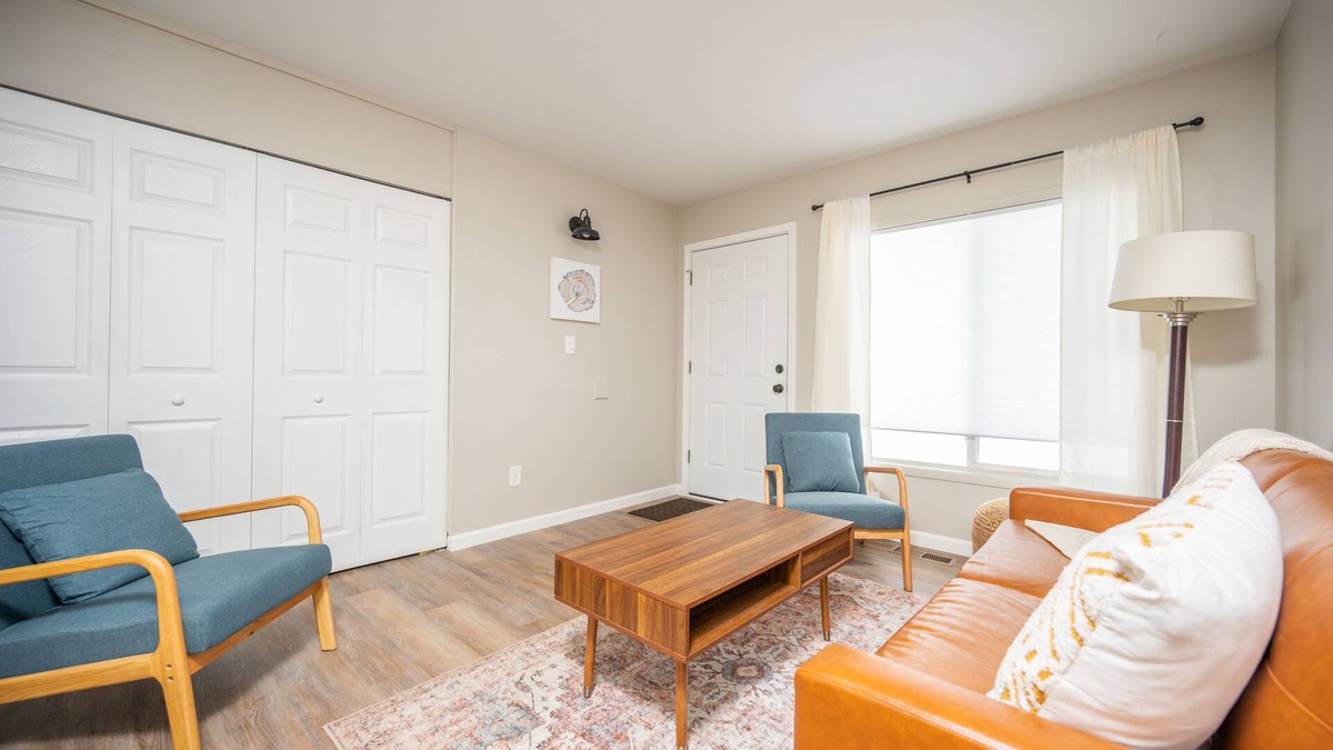 Midland House | Cute Convenient Midland Duplex