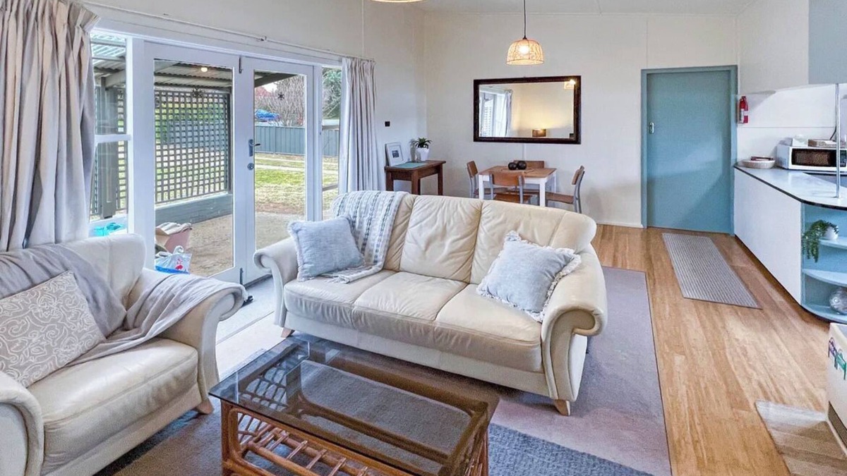 Berridale House | Cute Cosy 2BR House - Best Value