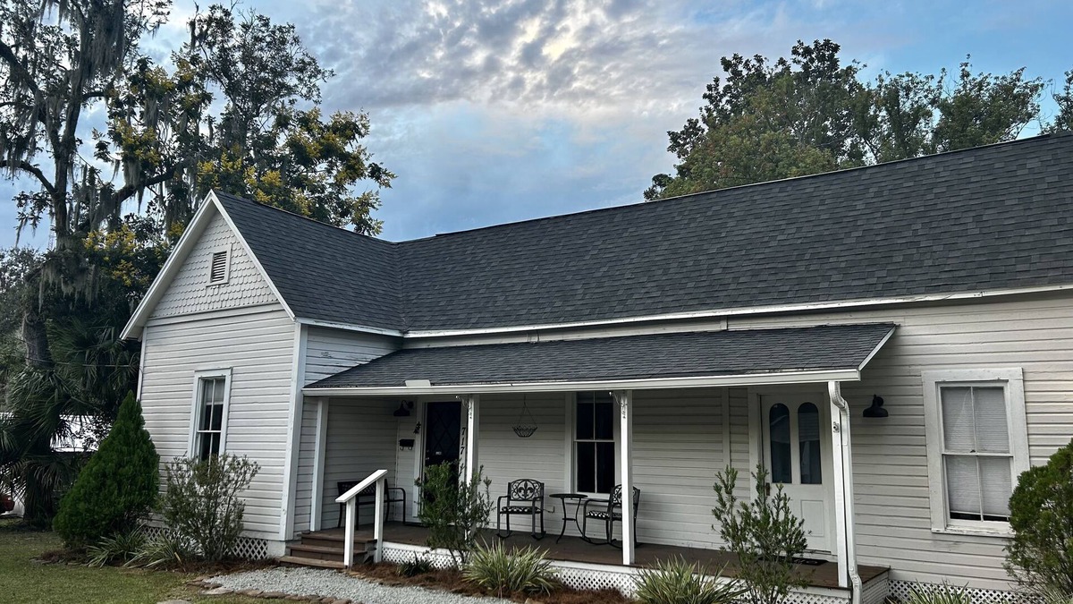 Historic District Cottage | Cute Cottage-Historic District