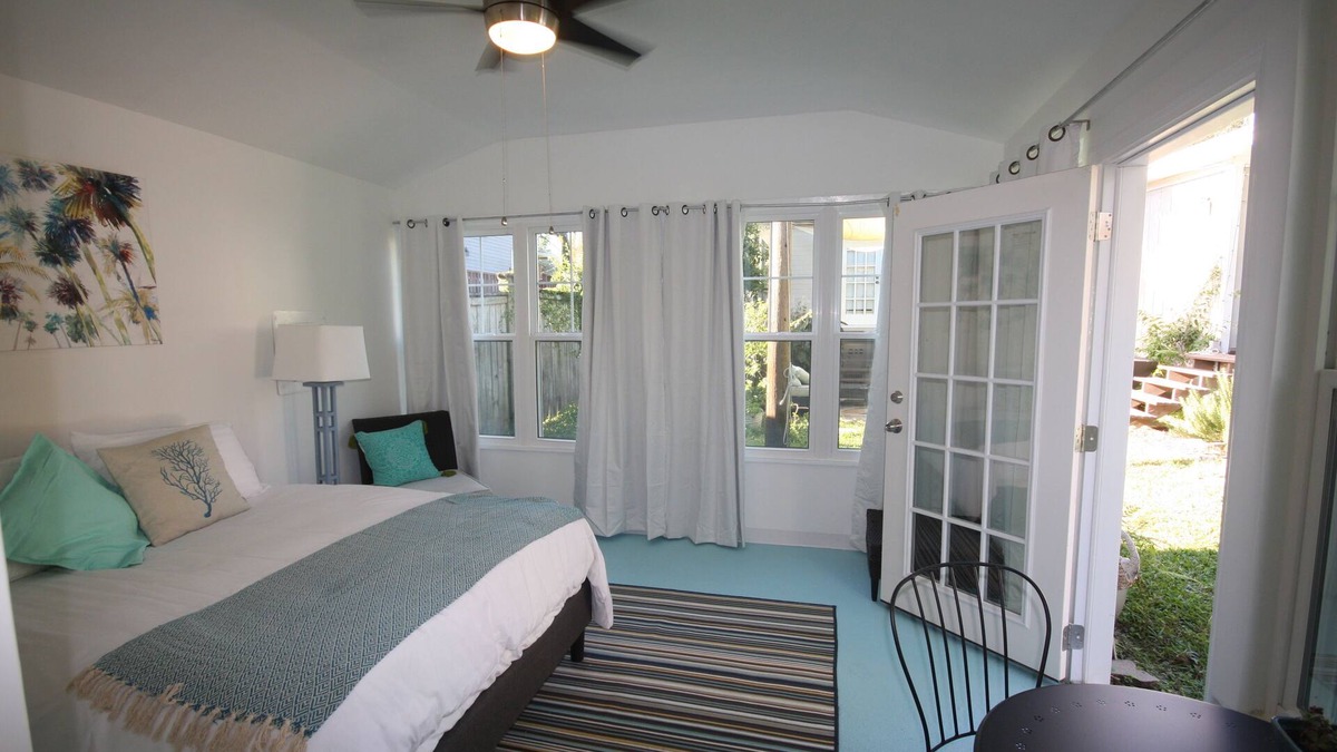 Avondale Apartment | Cute Cottage in Historic District with pool