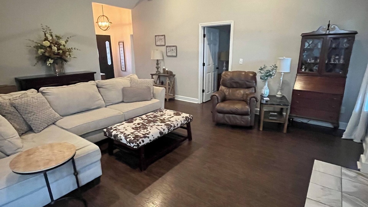 Northport House | Cute cottage in Northport Alabama