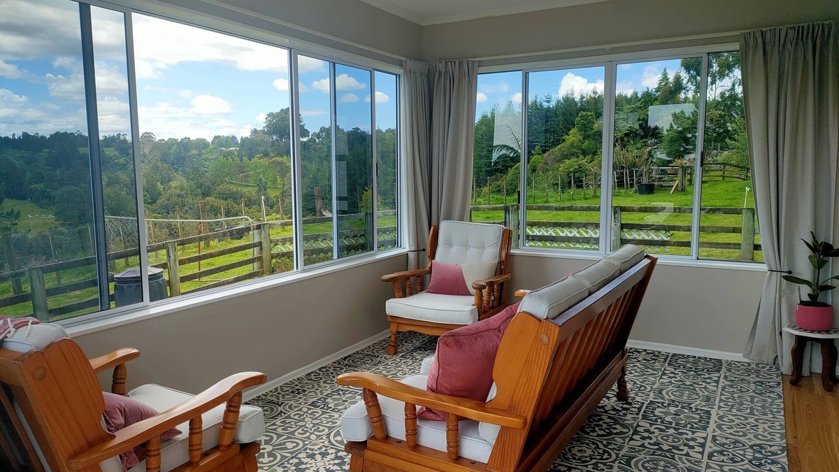 Pyes Pa Cottage | Cute cottage in quiet country setting