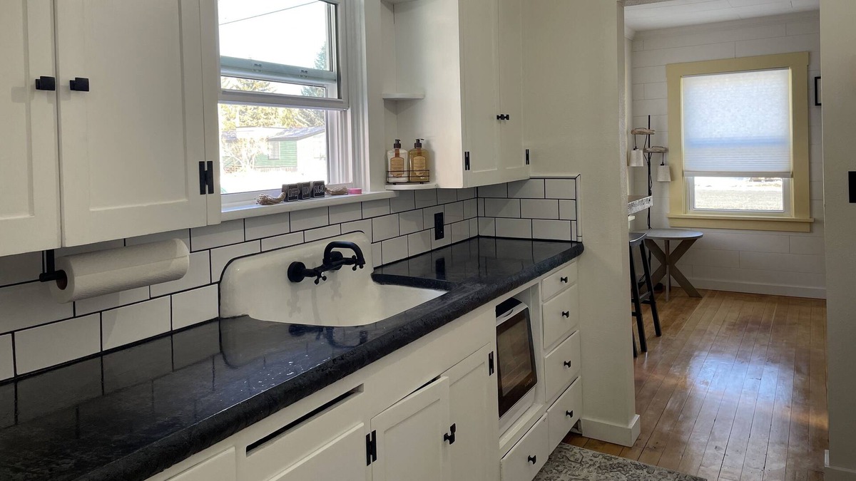 Burns House | Cute Cottage just blocks from downtown