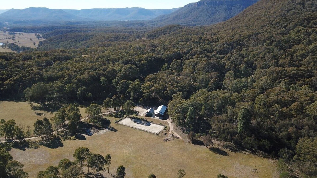 Megalong Valley Cottage | Cute Cottage with Log Burning Fire, close to Wineries