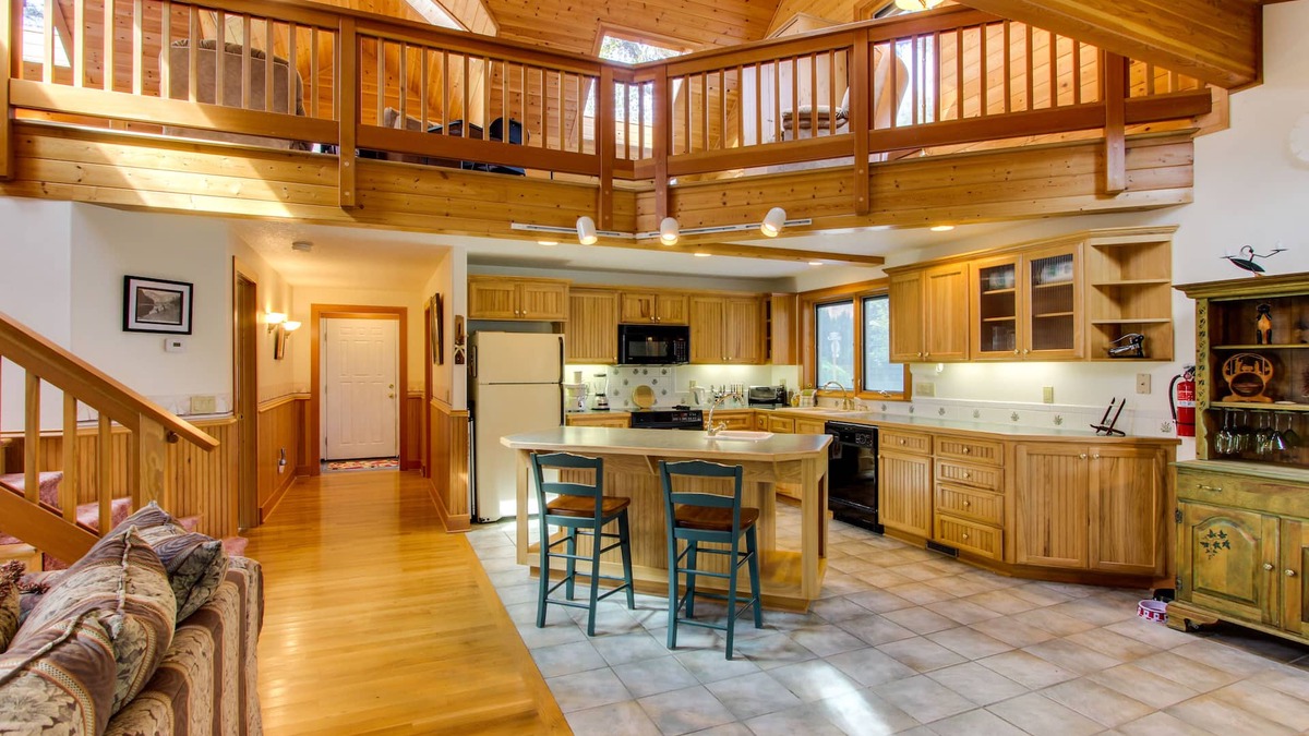 Downtown Cannon Beach House | Cute Cottage with Close Beach Access & Free WiFi - Dogs Welcome