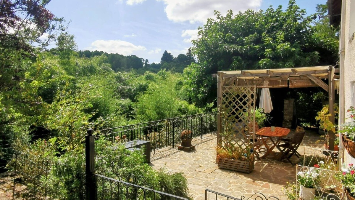 Segur-le-Chateau Cottage | Cute Country Cottage in a 'Plus Beau Village' and within 15 minutes drive of Pompadour Heras