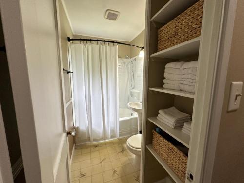 Midland House | Cute & Cozy 2 Bedroom Near Park