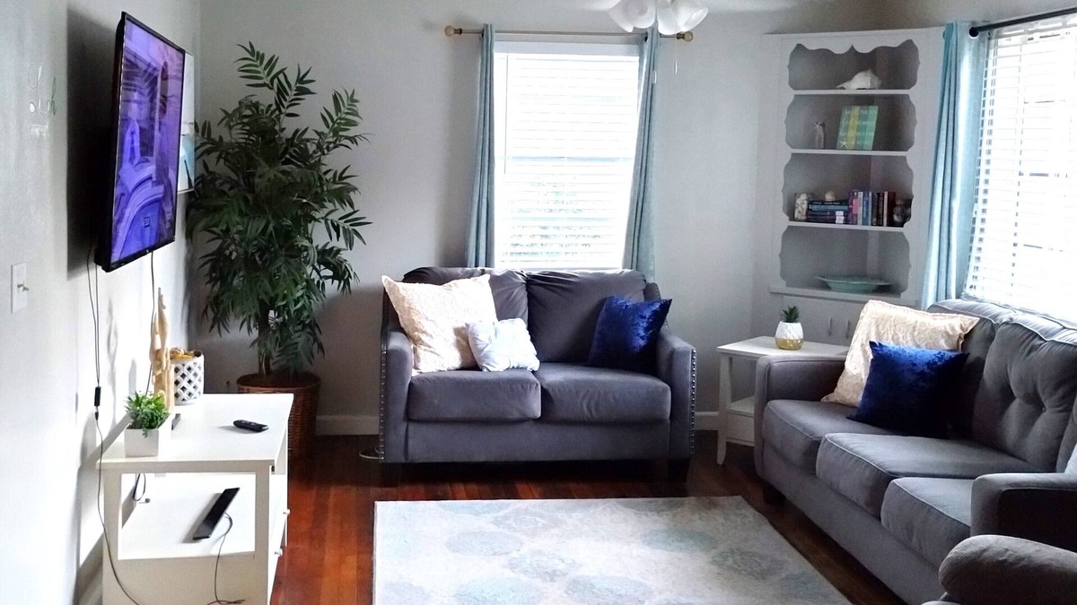 Bayview House | Cute & Cozy Cottage In The Heart of Gulfport