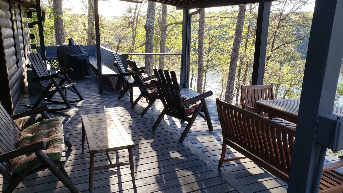 Arley Cabin | Cute, cozy log cabin on beautiful Smith Lake, Arley AL (year round deep water)
