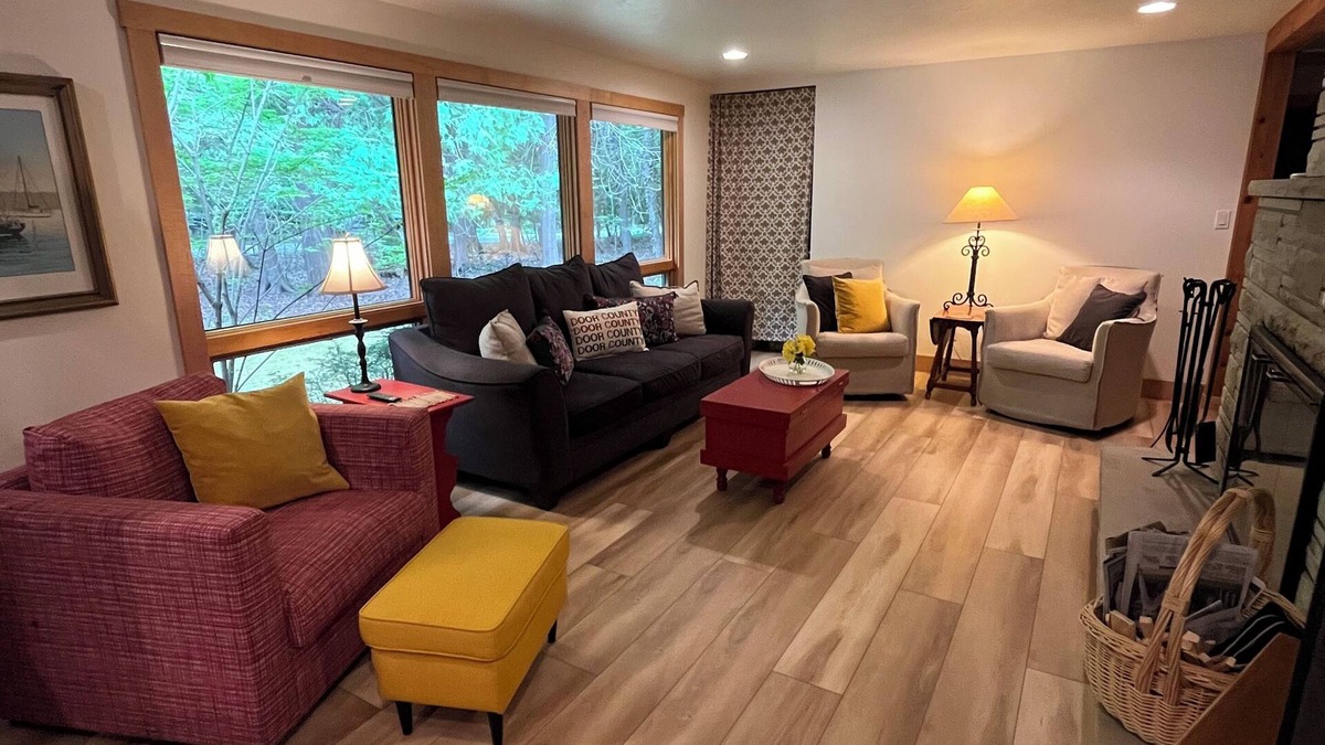 Egg Harbor Cottage | Cute Door County Cottage minutes from beach and Downtown Egg Harbor!