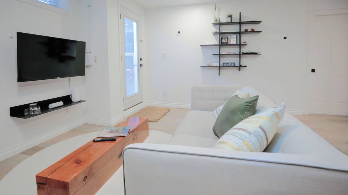 Kerrisdale House | Cute Executive Basement Suite