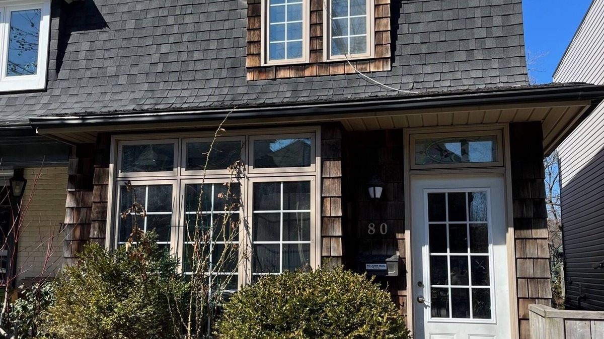 Riverdale House | Cute family house w multiple sundecks, surrounded by parks, pools, tennis courts