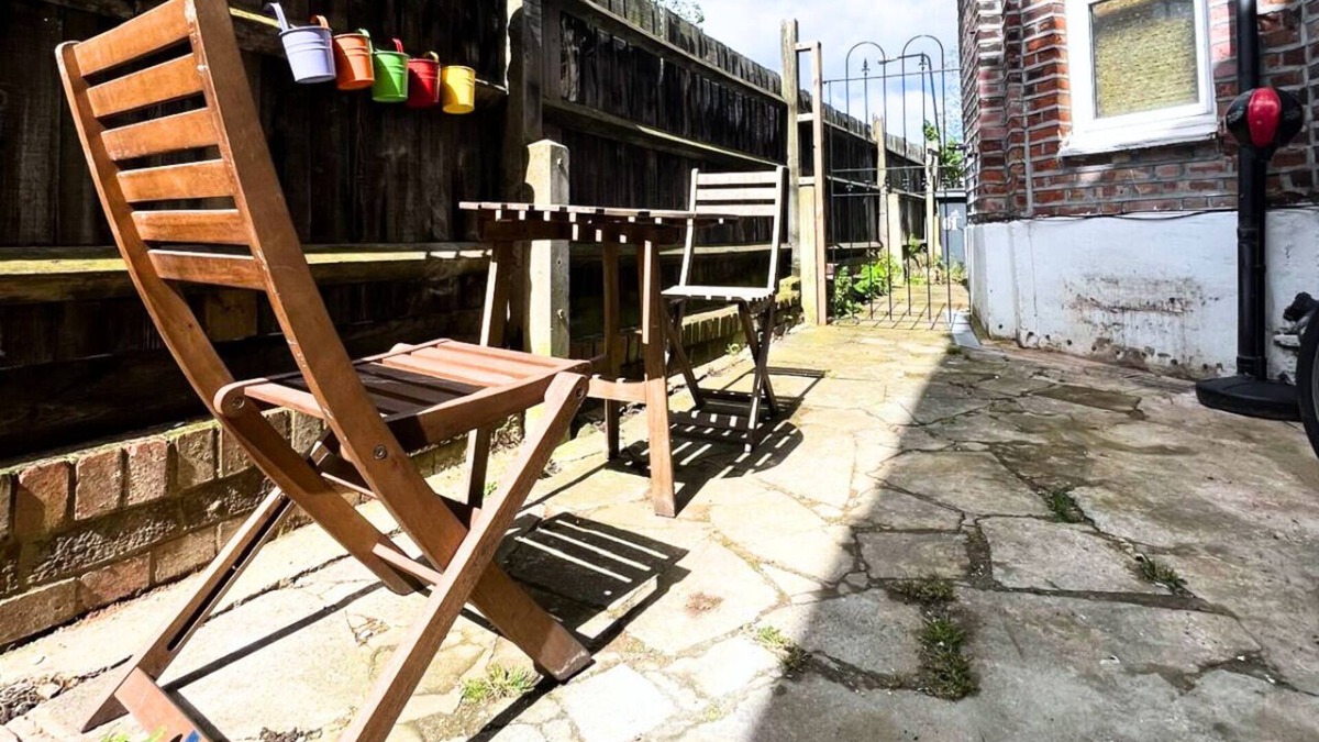 Hoe Street Apartment | Cute Garden Studio with private entrance, 5-min walk to tube (Victoria line)
