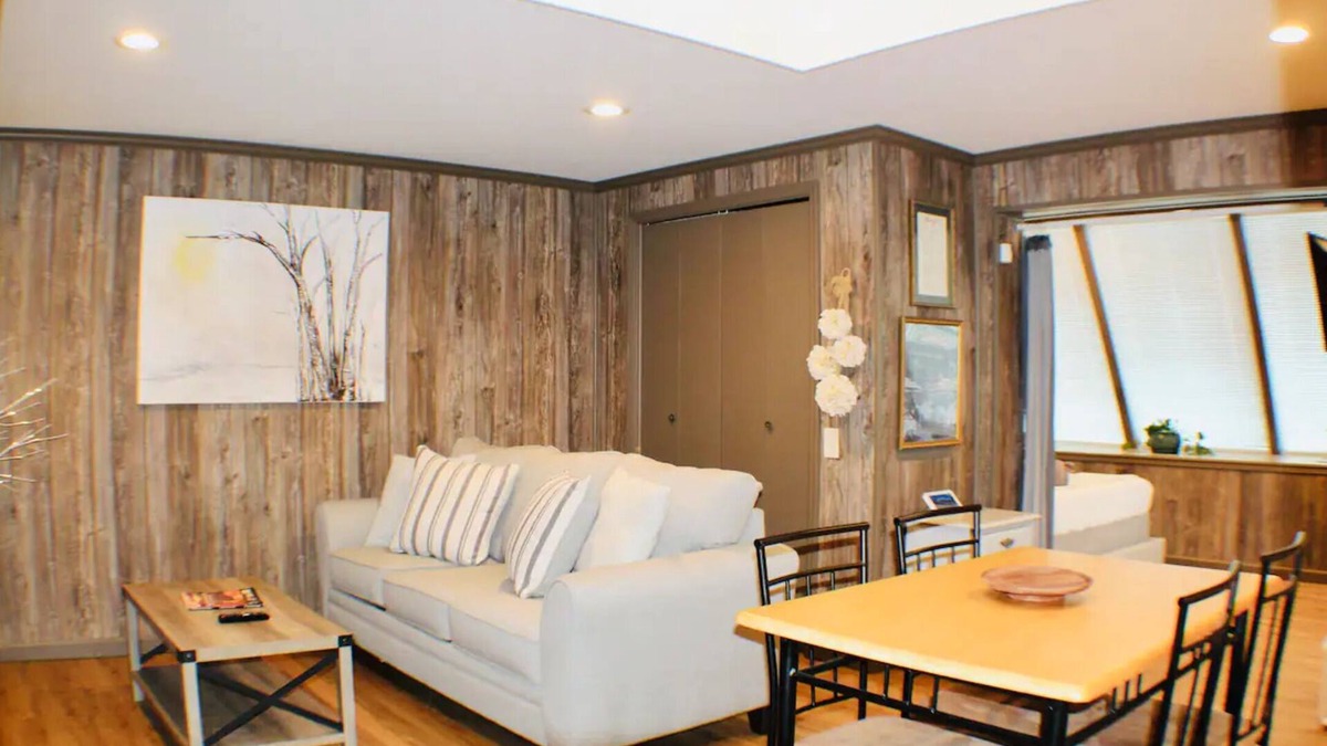 Cleveland House | Cute Guesthouse, 4mi from Lee University, sleeps 4, new deck w/fire pit, grill