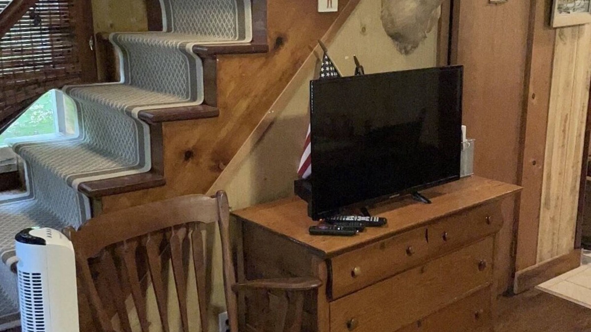 Greentown Cabin | Cute historic cabin in the Poconos that is Dog Friendly only!
