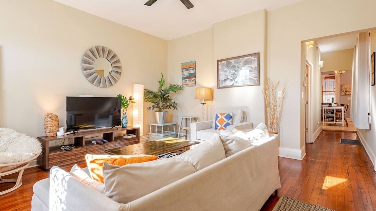 Germantown House | CUTE Home in GTown-4 Miles to UL,Churchill Downs & KY EXPO CTR! Private Parking!