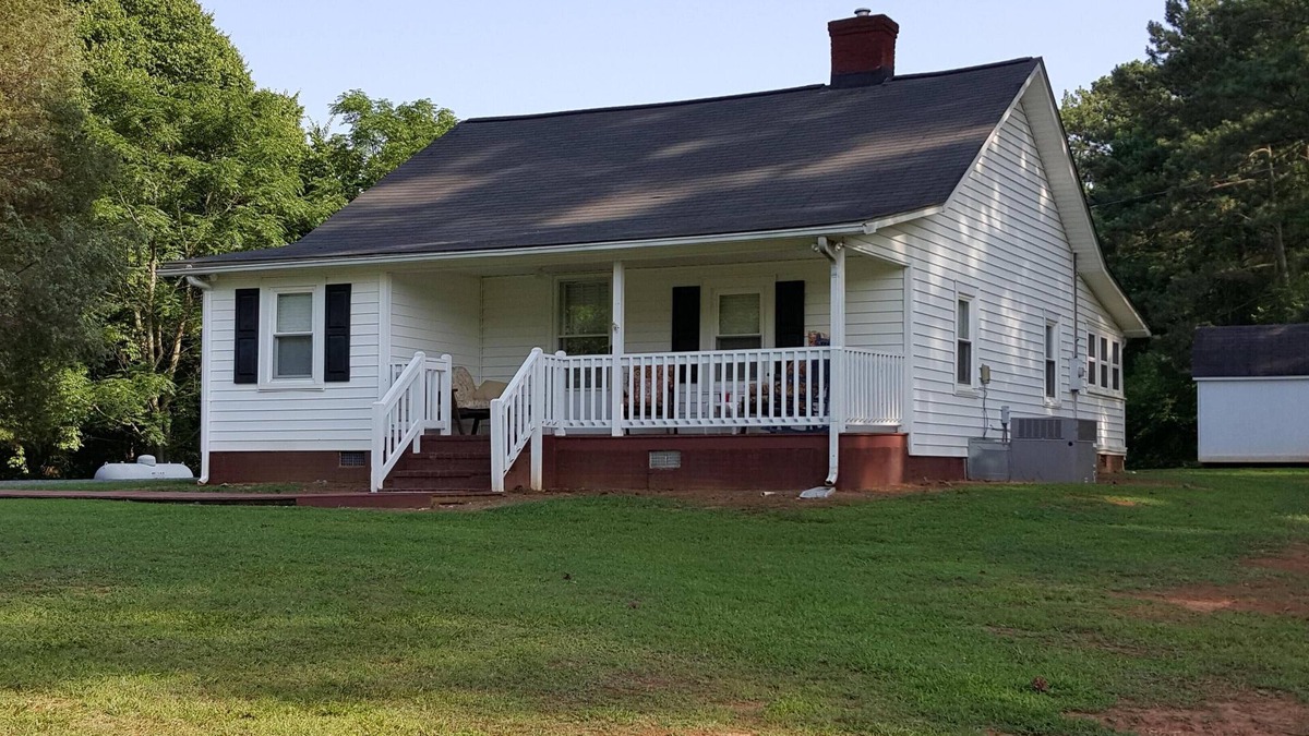 Bynum Cottage | Cute Home Next To Jordan Lake Access