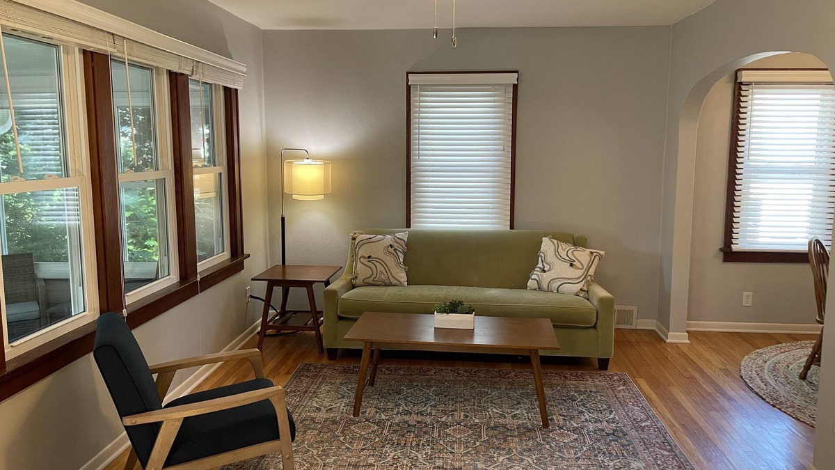 Madison House | Cute house close to hospital, UW, shops, bike trails and restaurants
