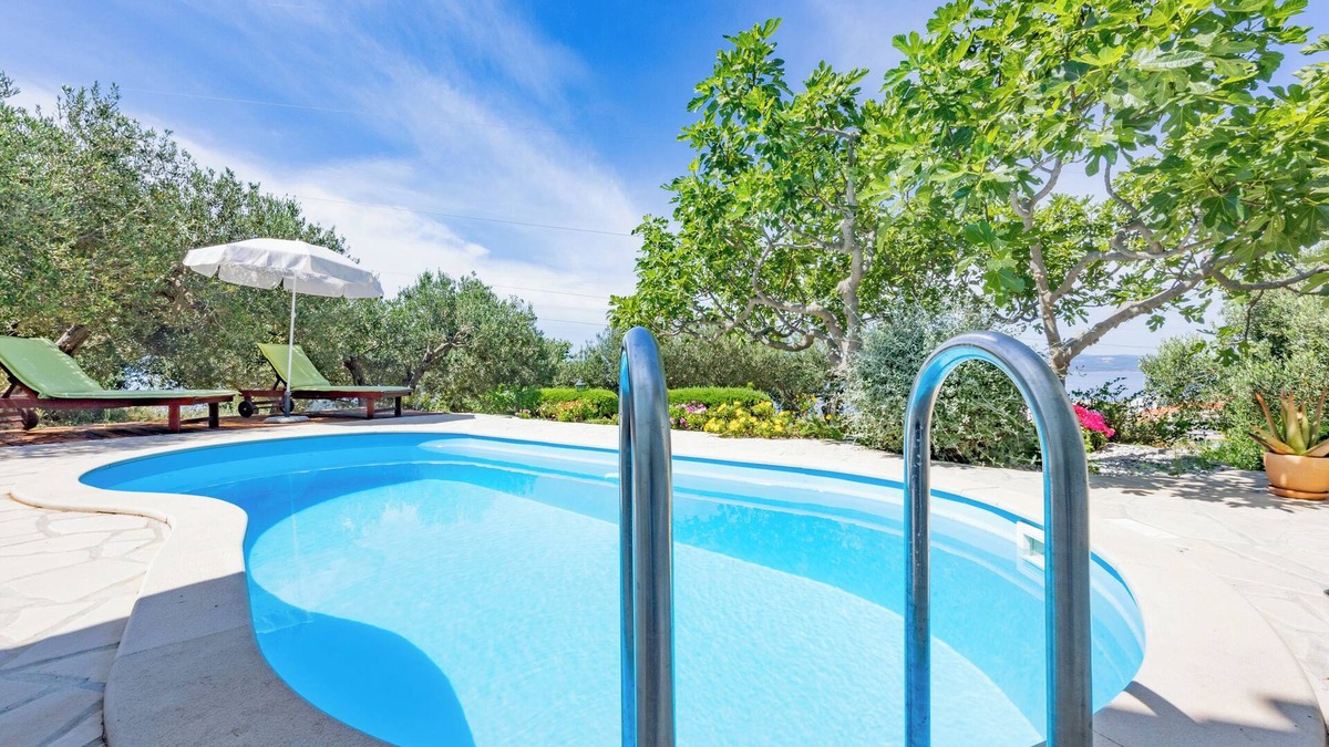 Makarska House | Cute house with pool for 3 people, teracce with sea view, garden