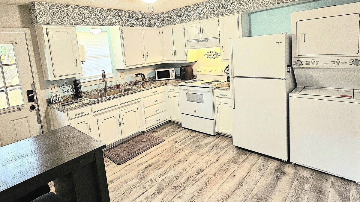 Wichita Falls House | Cute little 2 bedroom in Faith Village with backyard deck