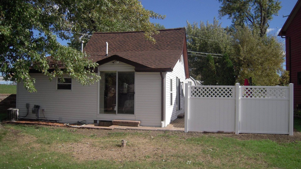 Pinckney House | Cute little cottage by Little Portage Lake, Portage Chain of Lakes, Pinckney Mi.