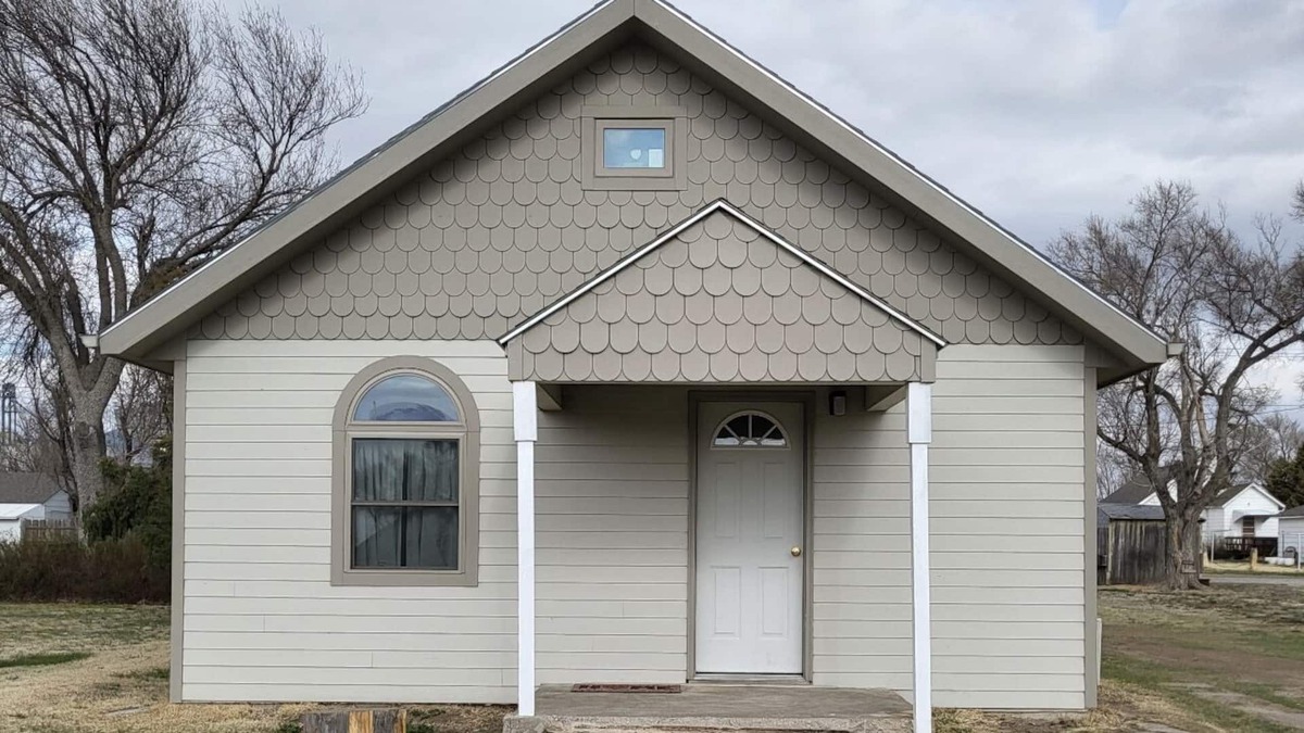 Ness City Cottage | Cute little one bedroom cottage