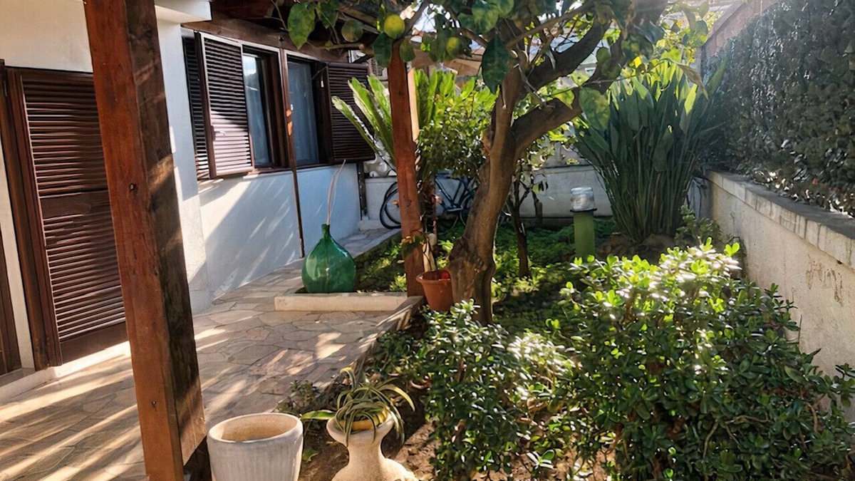 Municipio 5 House | Cute little Villa with private garden just few steps away by the sea.