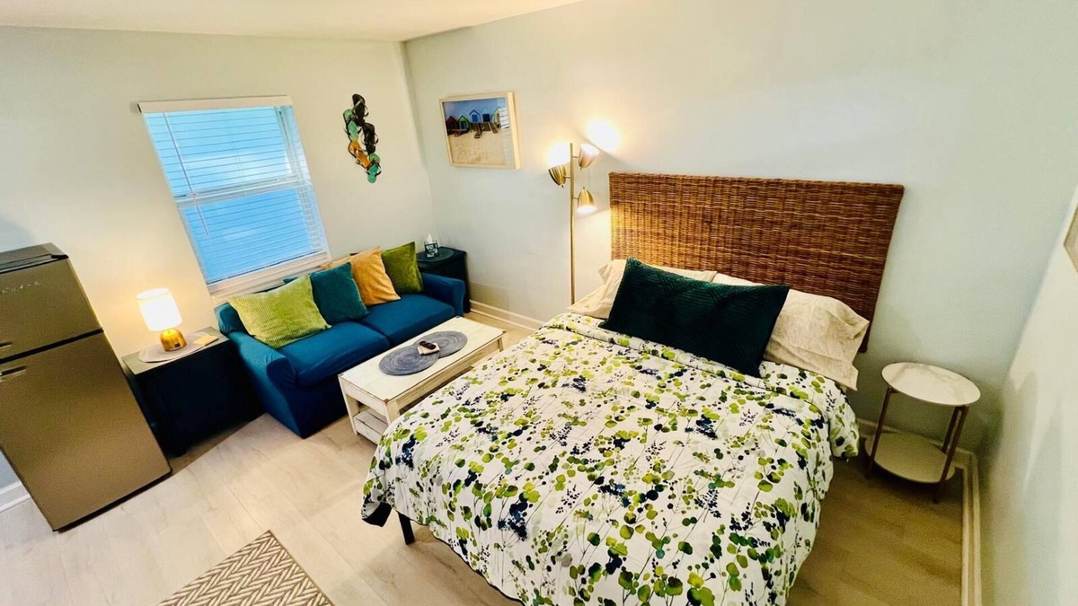Lake Worth Apartment | Cute & modern studio apartment in prime location in downtown Lake Worth Beach!