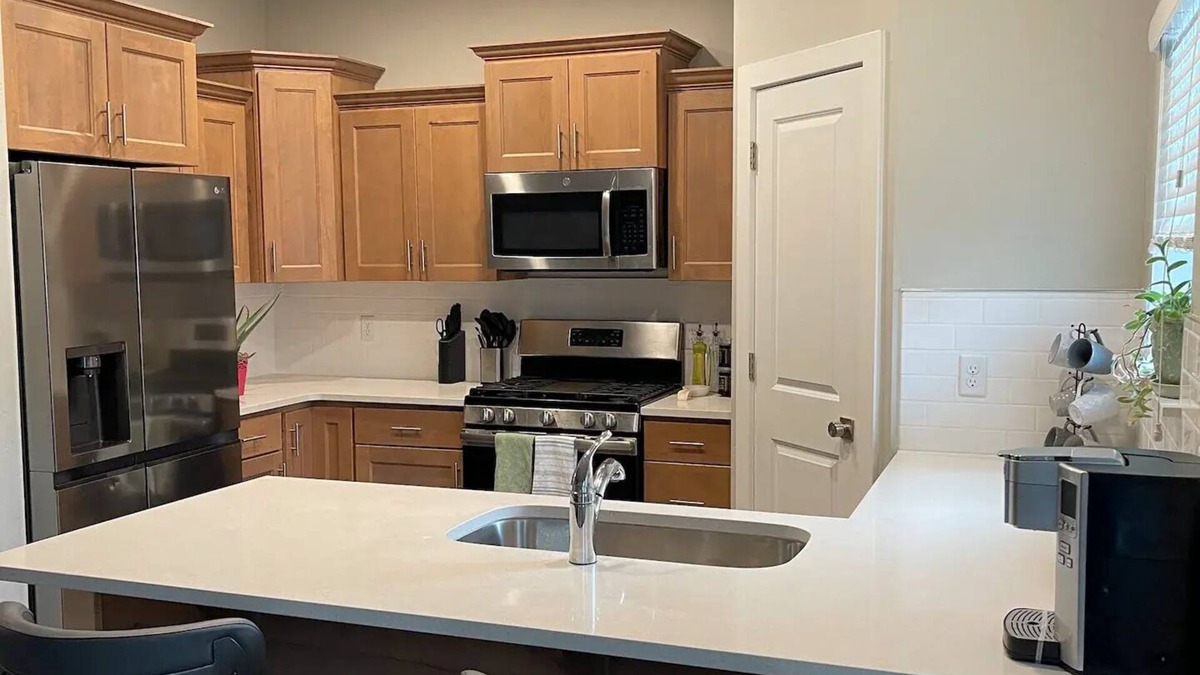 Cedar City House | Cute Modern townhouse close many Utah national parks