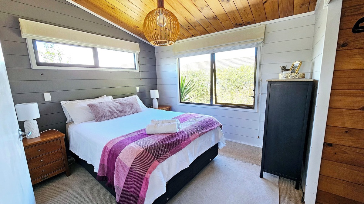 Paraparaumu Beach Cottage | Cute 'n' Cozy on Manly