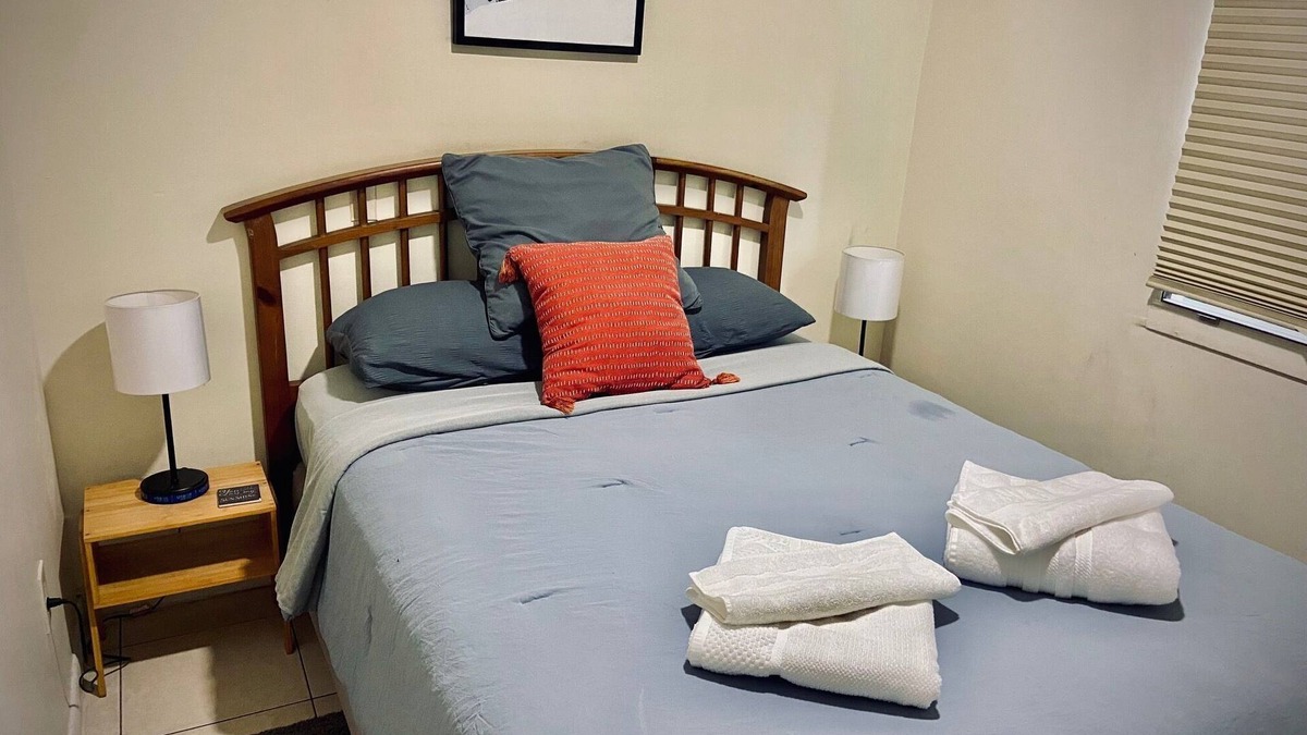 West Little Havana Hotel | Cute Private Room, Near the Airport - Free Parking