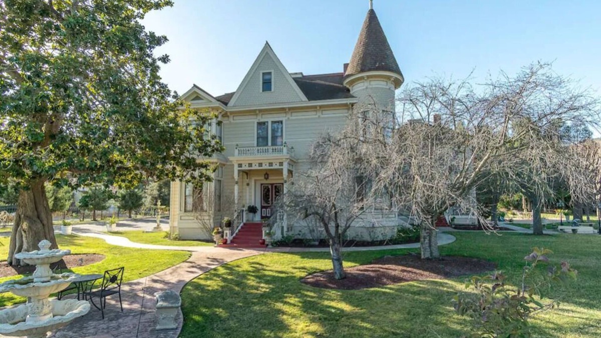 Salinas House | Cute Queen In Mansion near Beach Monterey Carmel