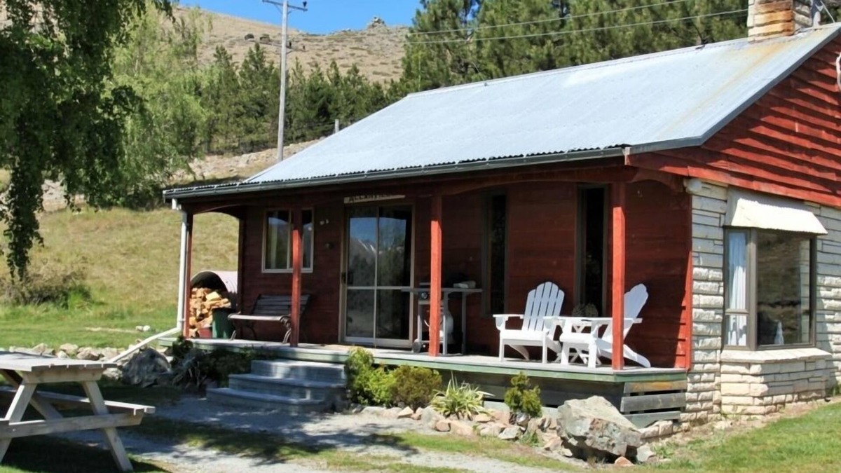 Lake Tekapo Other | Cute, Retro, cosy two bedroom farm cottage