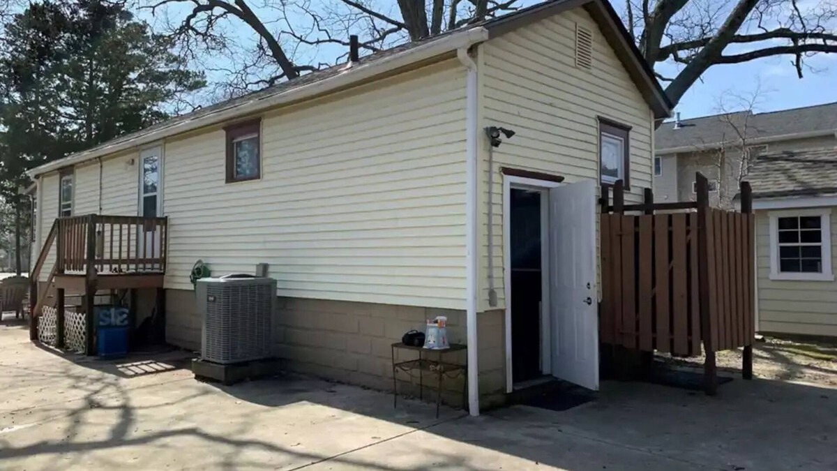 Somers Point Cottage | Cute, small cottage minutes from restaurants/bay